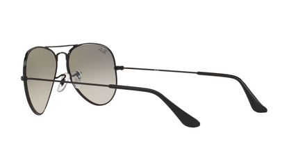 Ray-Ban RB3025I 002/32 58 close-up from top angle showing curved brow bar, nose pads, and stylish lens gradient.