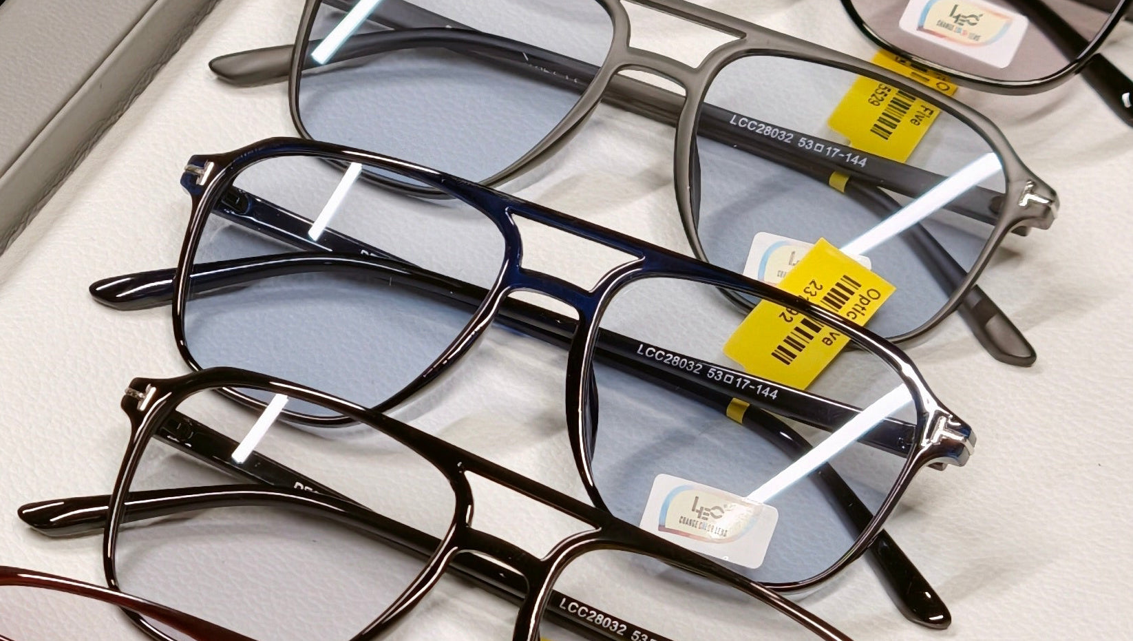 Leo blue tint photochromatic aviator sunglasses modern style